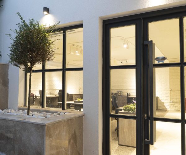 Open office design in Tehran with skylight – Project by Moein Pouretmad (2020)
